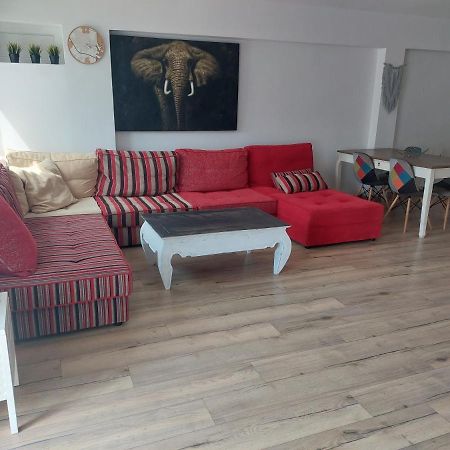 Family Apartment Andrea Алакас Екстериор снимка