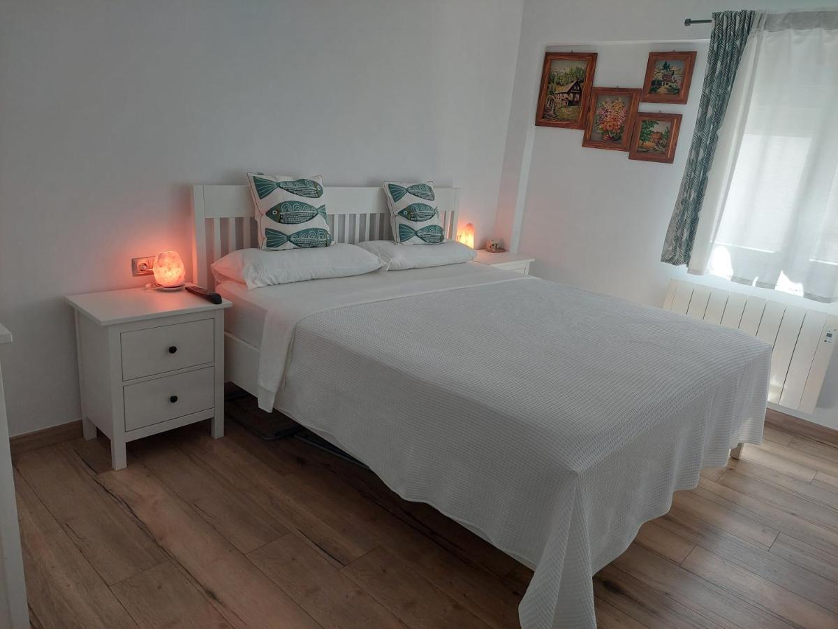 Family Apartment Andrea Алакас Екстериор снимка